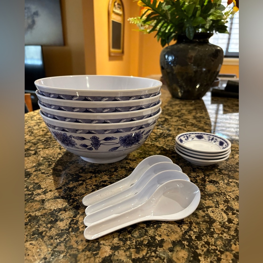 Gessner Melamine Blue and White Floral Bowl and Spoon Set